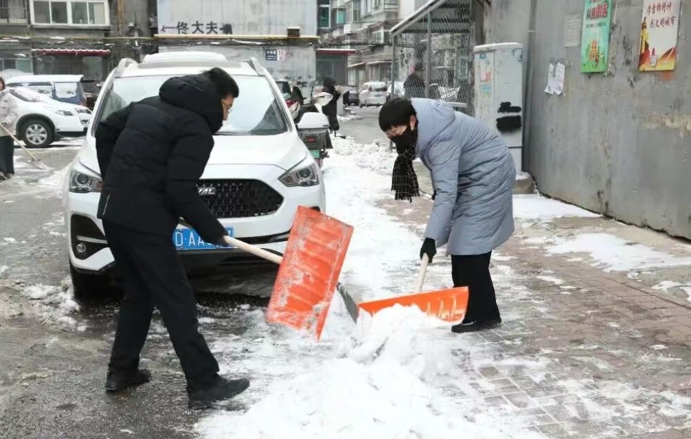 除雪破冰保畅通 检察担当暖民心
